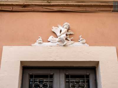 Mentre un grazioso putto...